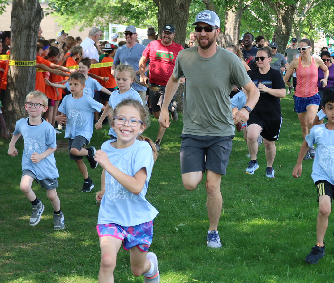 BettSchools's tweet photo. Paul Norton Elementary students enjoy Run into Summer - a mile run with camaraderie, snacks, and lots of laughs! πββοΈπββοΈ #RunIntoSummer #PaulNorton #ElementarySchoolFun https://t.co/DpuvubcqcI