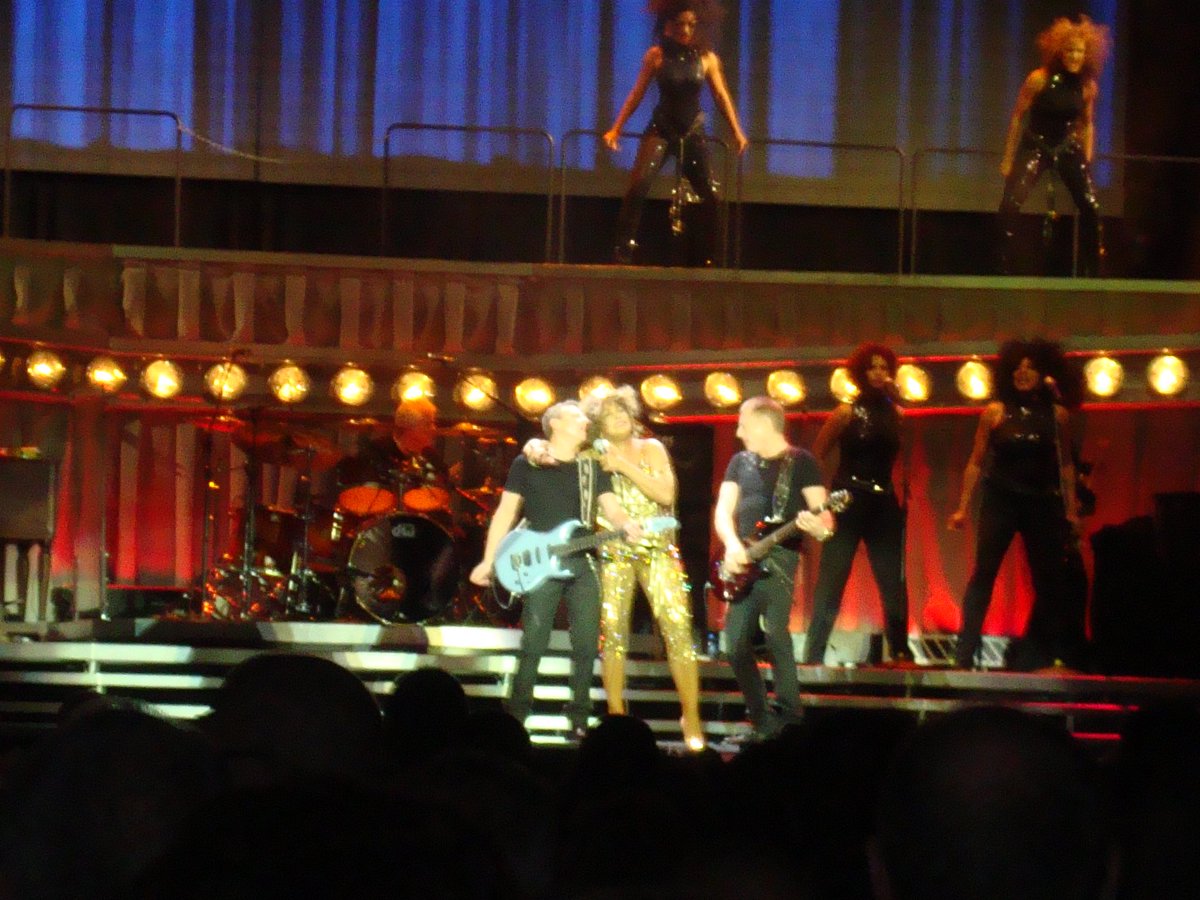 wagn82's tweet photo. #simplythebest @tinaturner aquí antes de insta y otras redes les escribí un correo a mis familiares describiendo mi experiencia de haber visto en Londres a la Reina del rock #tinaturner #riptinaturner https://t.co/Ovpl7EITBW