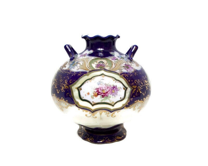 vintagegalleria's tweet photo. Antique c.1880 Royal Nippon Porcelain Ball Vase: Cobalt and Gold, Double Handles, Hand Painted Floral, Raised Enamel Moriage https://t.co/B0GhsRA5Qv #blue #gold #antiqueroyalnippon #porcelainballvase #doublehandles #handpainted #floraljardiniere #moriageenamel #footede https://t.co/G8xGBebp3T