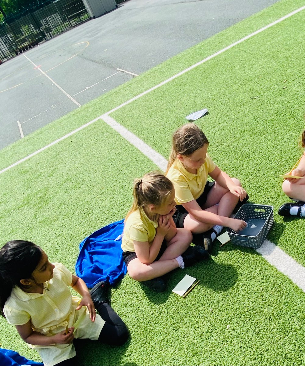 HurstKnollY2's tweet photo. We had a fantastic afternoon thinking about what we love about ourselves and others yesterday. We wrote kind notes for each other and read them out during circle time. https://t.co/yPD1mzKNbd