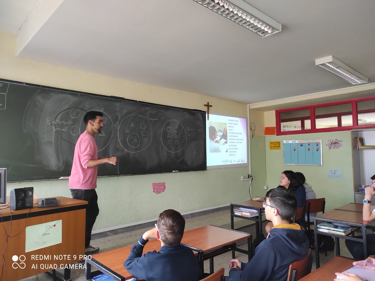 AmorDiosVa's tweet photo. #SecundariaADD Ed. en #ValoresÉticosyCívicosADD #3ESO. Los alumnos han sido capaces de ponerse en el lugar del otro en el Taller "Ponte en mis zapatos" perteneciente al programa "Acércate a la discapacidad" de @Aspaym_CyL. Gracias Víctor. https://t.co/6HuLwmO4bX