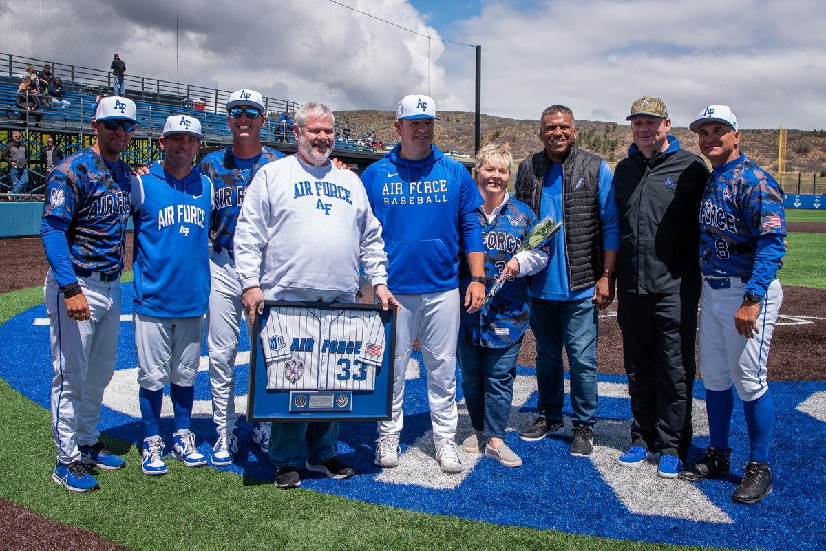 𝐒𝐞𝐧𝐢𝐨𝐫 𝐒𝐞𝐧𝐝𝐨𝐟𝐟

C1C Mitchell Woelfle, Team Manager

Base Assignment: Scott AFB

Future Occupation: Operations Research Analyst

He left his mark on the program. Appreciate you Waffle!

#AmericasTeam🇺🇸