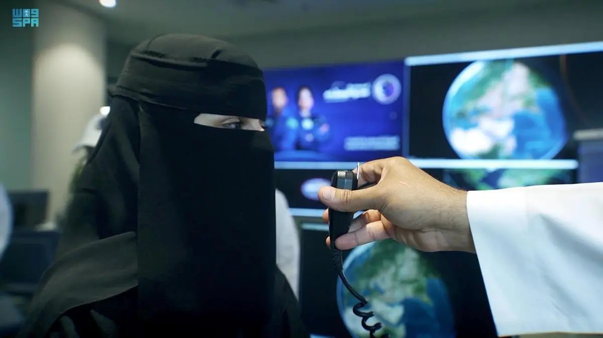 SPAregions's tweet photo. رائدا الفضاء السعوديان يجريان اتصالا لاسلكيا مع مجموعة من طلاب المملكة.
https://t.co/qcbXrXiyR5
#نحو_الفضاء 
#واس_عام https://t.co/EQ6ITnKBqO