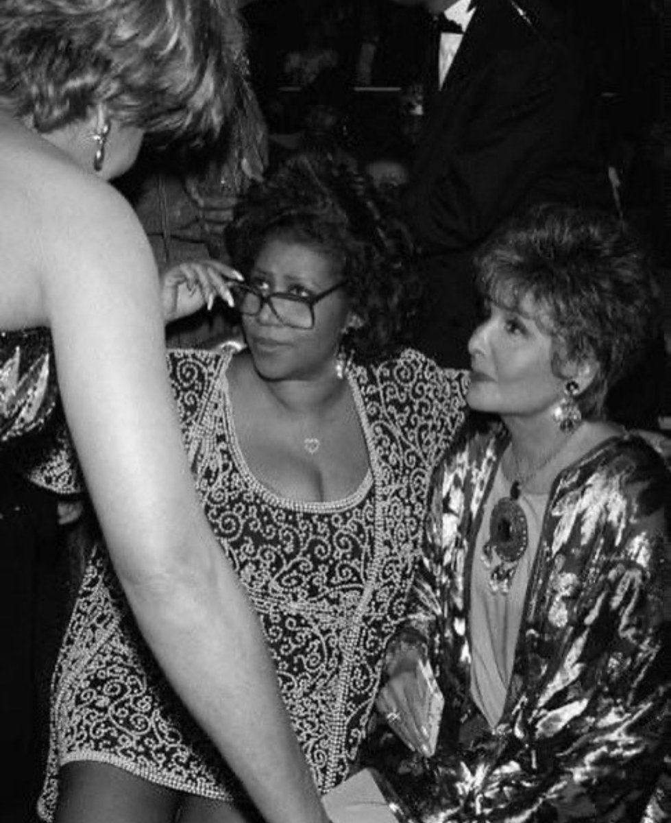 still wish I knew the exact nature of this conversation between Tina, Aretha, and Lena at the ‘93 Essence Awards, Aretha looks like she is receiving some NEWS