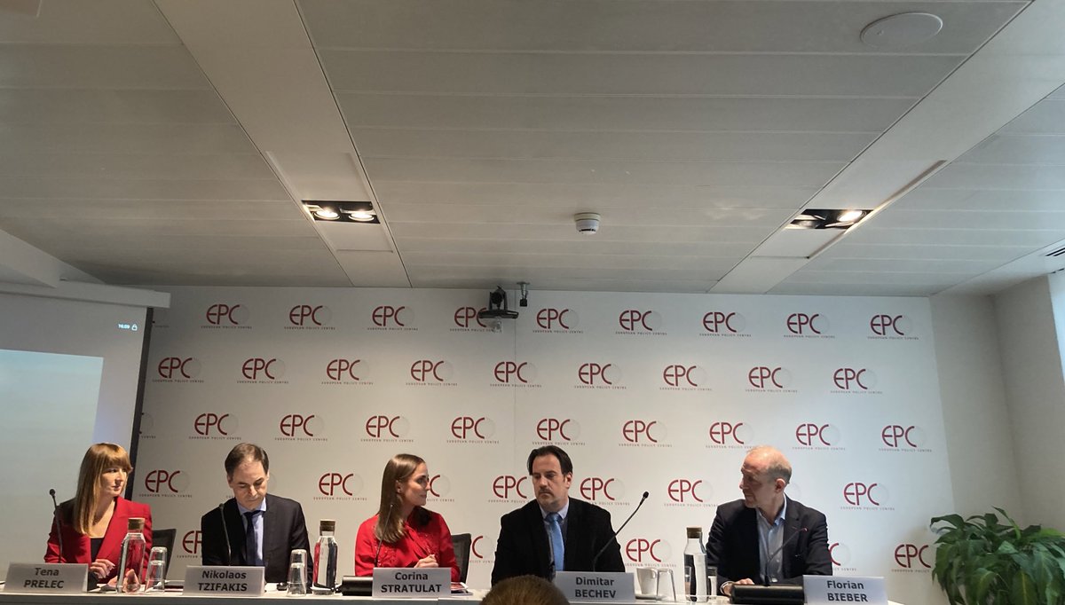 Fascinating insights on #geopolitics of the green energy transition in the #WesternBalkans today at @epc_eu, presenting @BiEPAG project by @tenaprelec @NTzifakis @DimitarBechev @fbieber & moderated by @StratulatCorina ⬇️
