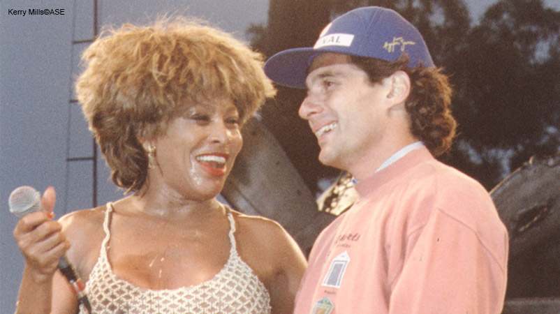 JAL69's tweet photo. El mundo del espectáculo está en shock con el anuncio del fallecimiento de #TinaTurner, la #ReinaDelRock.  En noviembre de #F11993 le dedicó #SimplyTheBest a #AyrtonSenna, cuando éste logró en el #GPAustralia #AustralianGP su 41mo y último triunfo en #F1, hace casi 30 años. https://t.co/M6jEGGi1p7