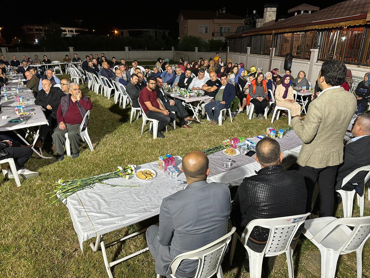 Yeşilbayır’da hemserilerimizle beraberiz. Seçimin önemini konuşuyoruz. İstikrar için, memleketimizin yoluna emin adımlarla devam etmesi için Cumhurbaşkanlığı’nda da Meclis’teki gibi Cumhur İttifakı’nın kazanmasının önemini vurguluyoruz…