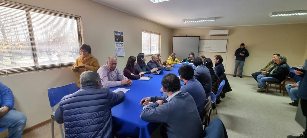 MinagriMaule's tweet photo. Seremi @MinagriMaule presidió nueva sesión de  🧑🏻‍🌾🌾#MesaCampesinaArroz con organizaciones de pequeños productores, asesores, @INDAP_Chile  e @iniachile de #Ñuble y #Maule para analizar temas de interés del sector como #SIRSD y programa de transferencia de cultivos tradicionales. https://t.co/c1Es9Mc1yQ