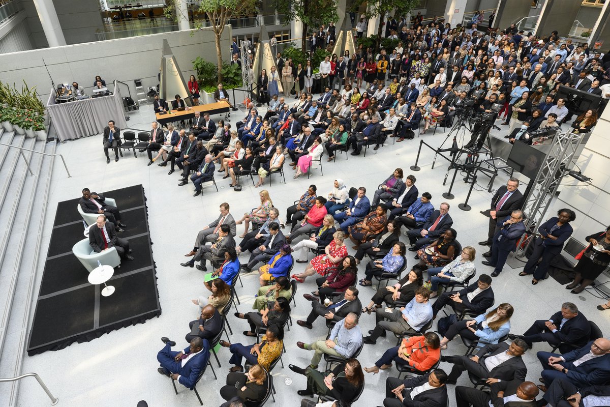 WorldBankGroup's tweet photo. In DC and around the world, @WorldBank Group staff came together today to thank @DavidMalpassWBG. 

Thank you David for your strong leadership, your focus on improving country results, and your care for staff. https://t.co/nVNZuBMhrj