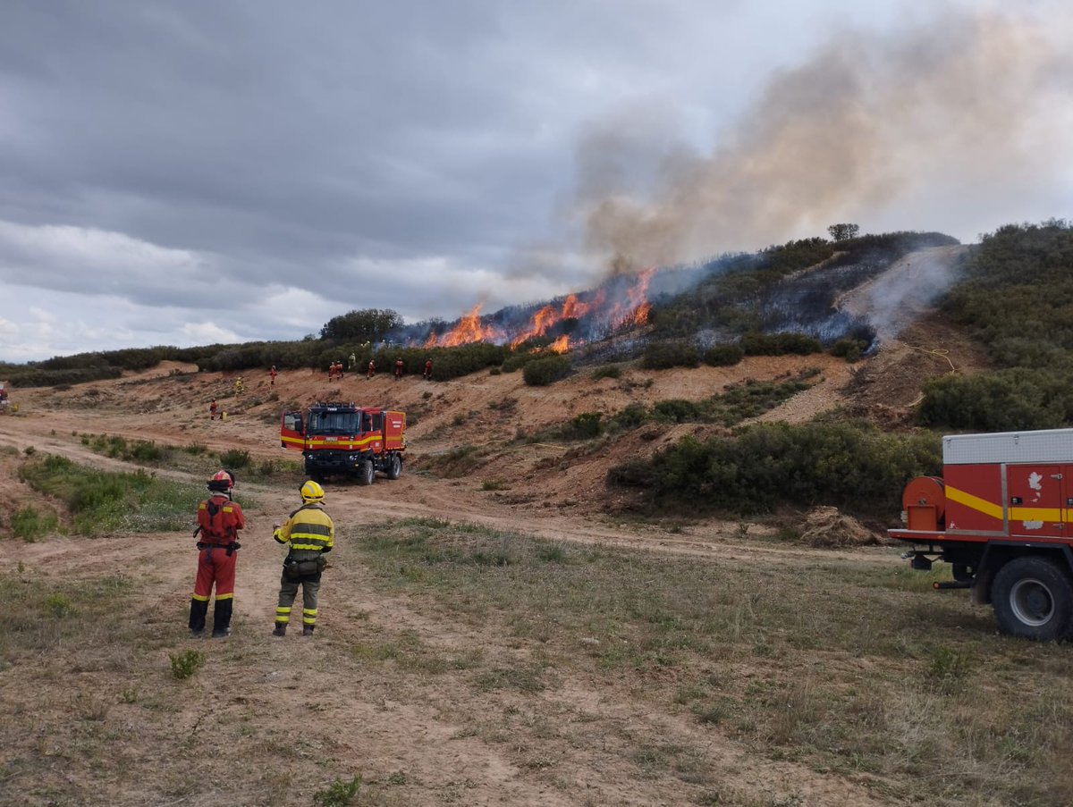 AT_Brif's tweet image. ✅️ Los compañers de @briflubia han realizado, prácticas de quema #RxFire 🔥👀 junto a #BIEMIV de @UMEgob y 2 cuadrillas de #BBFF la diputación de La Rioja

👉En los campos de tiro militar de La Rioja

#BBFF #BRIF #UME 

📸⬇️