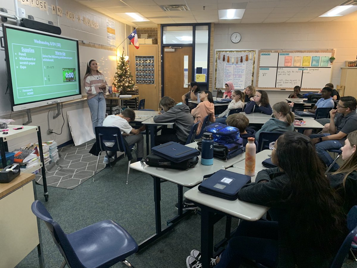 👷‍♀️Engineer Rachel Bloomquist from Binkley &amp; Barfield was Ms. O’Steens guest speaker to talk about Engineering &amp; Math - Real World experiences = Huge Engagement with the students <a href="/WISDHarrison/">HarrisonIntermediate</a>