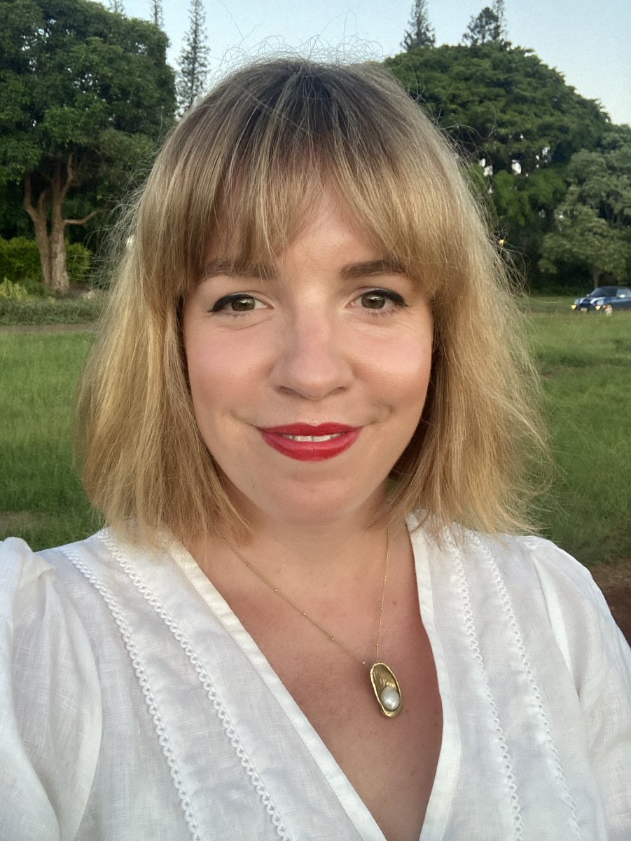 judycogan's tweet photo. Midsommar vibes 🌺 #hawaii #loveacult #hawaiisunset #allinwhite https://t.co/ATbkOXH1VS