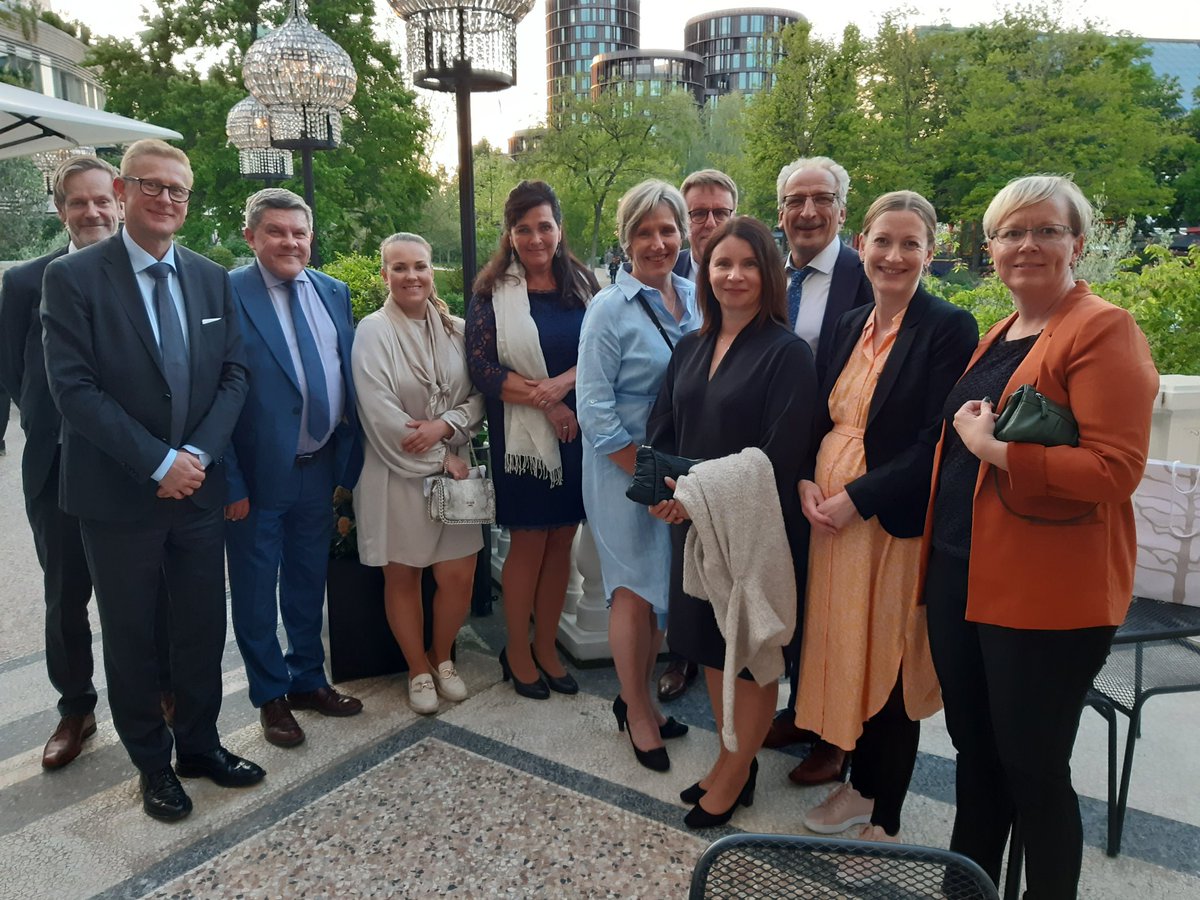 The Steering Group from #Pirkanmaa Wellbeing Services County in #Finland 🇫🇮 on a study tour in #Denmark 🇩🇰 . Good discussions w @HealthcareDK @Skaarup_Nielsen & @lenesoenolesen. 🙏🙏

@Ulkoministerio 
@BF_Danmark 
@teamfinlandfi 
#healthcare #lifescience #terveydenhuolto #sote