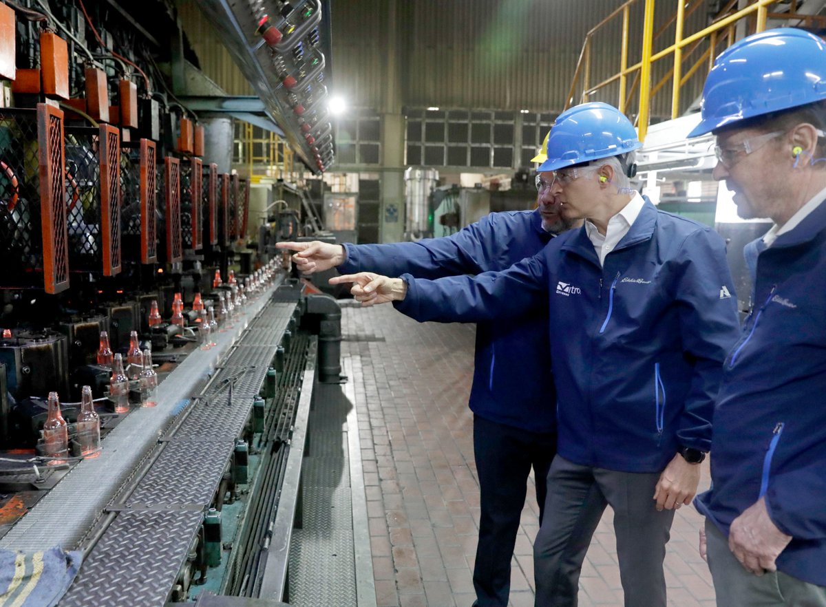 Hoy conocimos el funcionamiento del nuevo horno de Vitro en su planta de #Toluca. Esta empresa es líder en la producción de vidrio a nivel internacional.