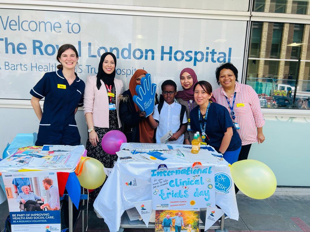 Our team were out in full force today @RoyalLondonHosp to celebrate #InternationalClinicalTrialsDay! Keep an eye out for us @WhippsCrossHosp and @NewhamHospital tomorrow! 👀 #BePartOfResearch #ICTD2023