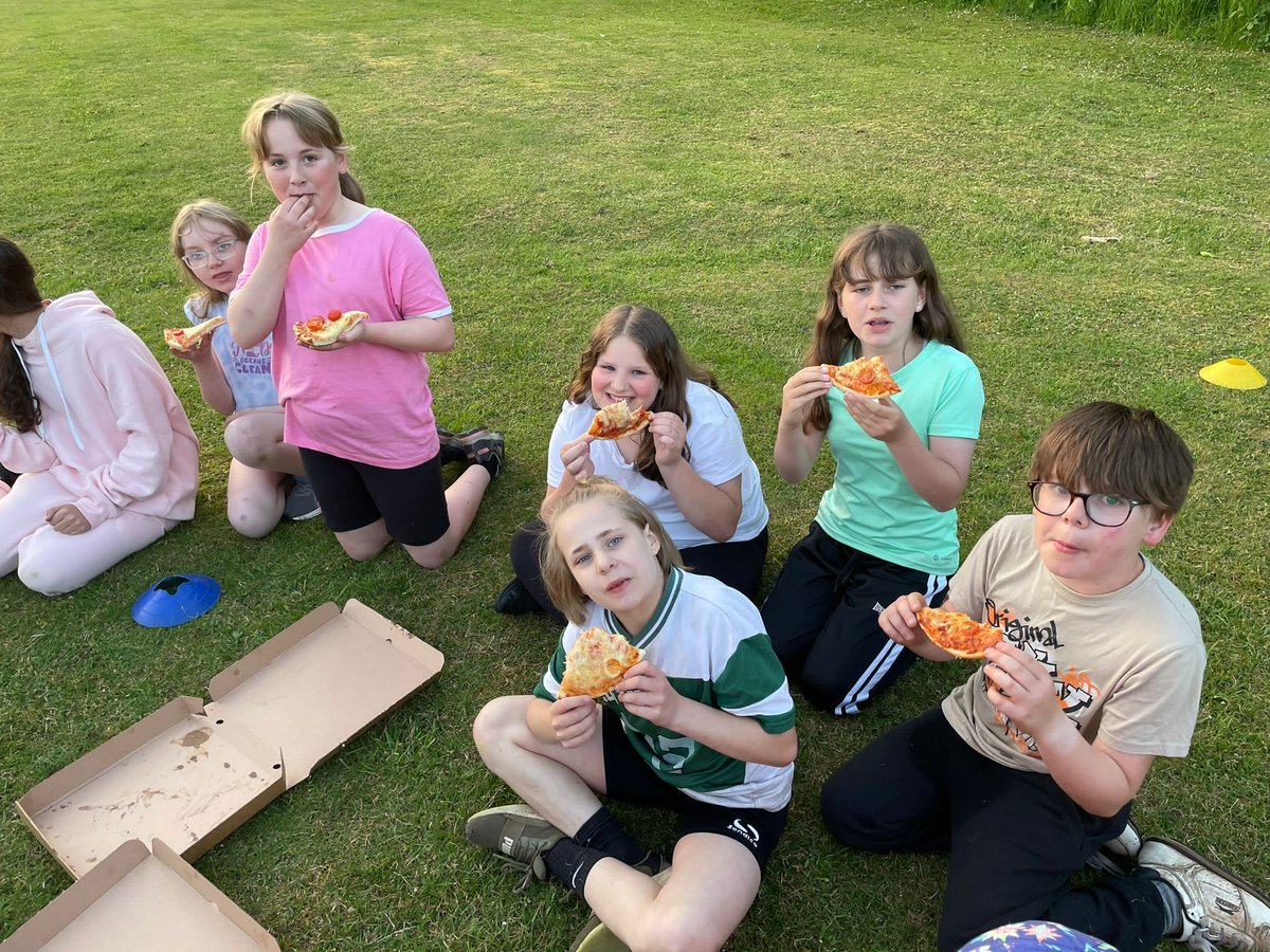Barley_Close's tweet photo. Pizza and games on the field https://t.co/MxmWKtTijN