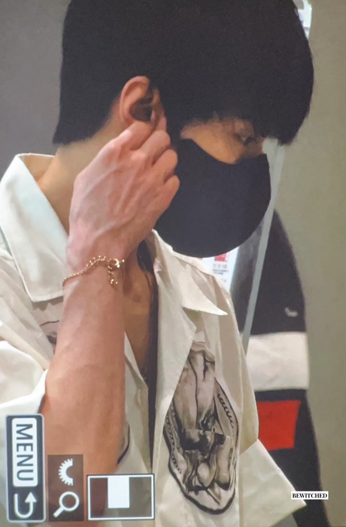 kdysource's tweet photo. doyoung’s Veins?!!! https://t.co/lPck0mVlJc