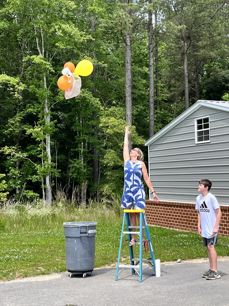 Portersposse's tweet photo. Egg Drop Day was a success! Only 3 eggs broke. #portersposse used great STEAM skills to build their contraptions. @OldHundredES https://t.co/Kv9Ks4LxOw