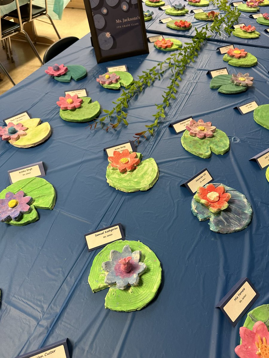 Amazing art show at <a href="/PennWood1470/">Penn Wood Elementary School</a> tonight!! Loved seeing past students and their work 🥰
