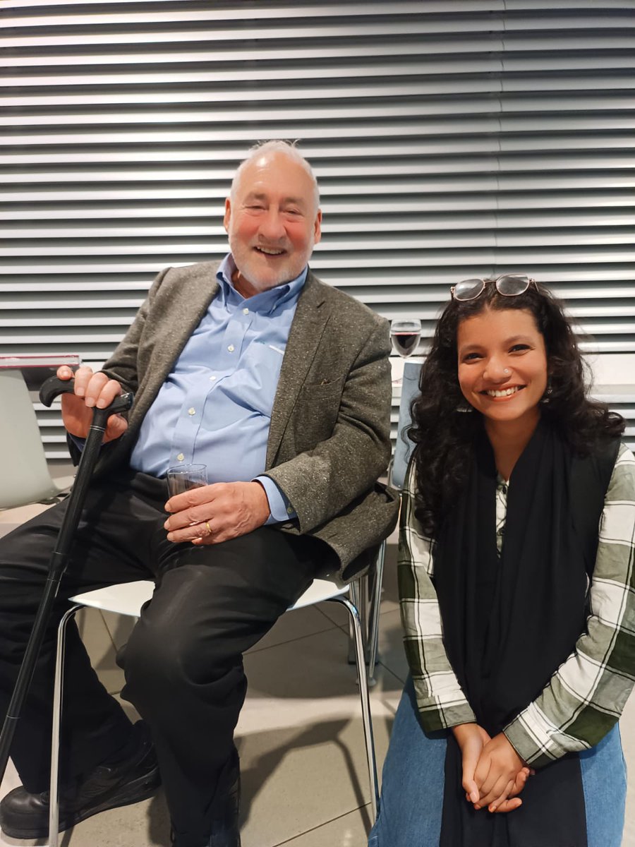 Daughter Jasmin @NaurHafiz with @JosephEStiglitz the legendary Nobel laureate in Economics &1 of the most influential persons on planet@ 
 #OxfordUniversity. As Commonwealth scholar,she is reading for MSc Econ.forDevpt @ODID_QEH & @OxfordEconDept. Proud of U!