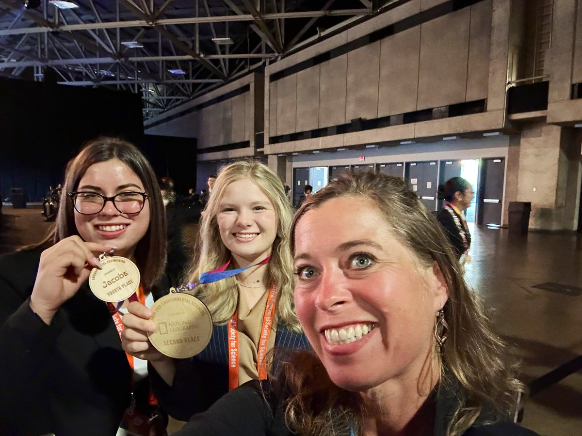 HOWDY from the 2023 Regeneron ISEF in Dallas, TX!

Congrats to Morgan (2nd Place), Aum (3rd Place), and Amaya (4th Place) on their Category Awards. 

Go Thomas! #EdisonFairs
