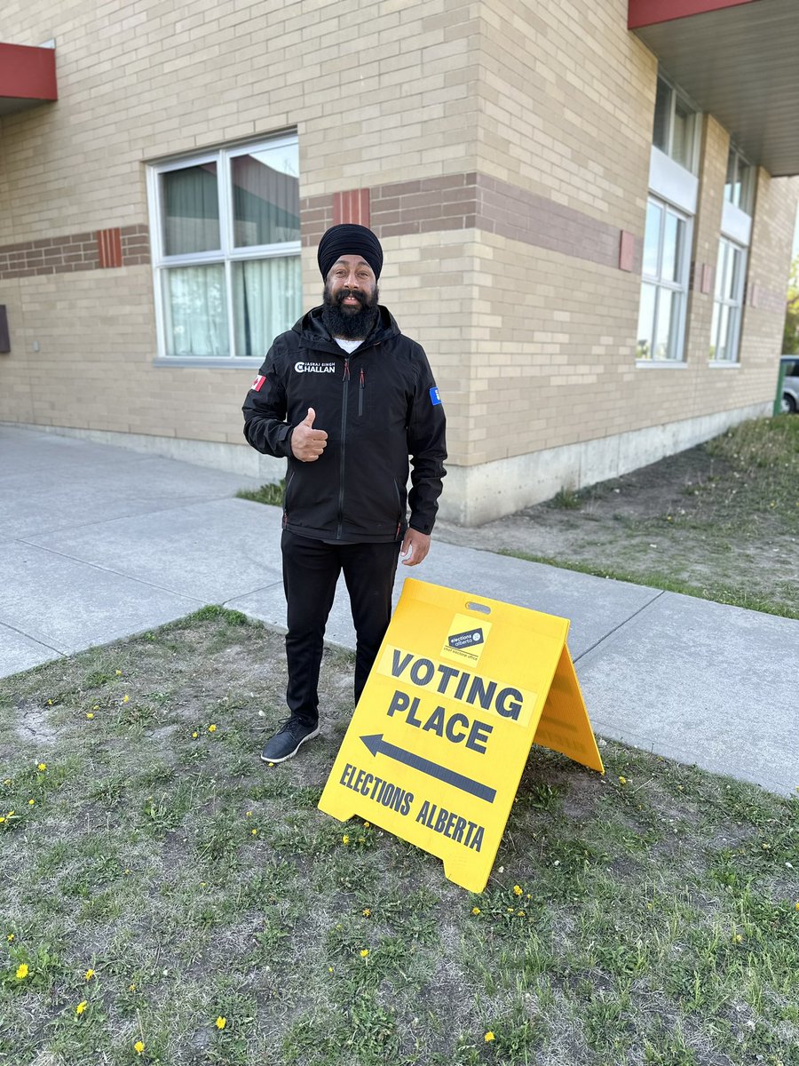 jasrajshallan's tweet photo. Have you voted? I voted:
- To Lower taxes!
- To Fight inflation!
- For Safer Communities!
- For Affordability!
There's only one choice to keep Alberta moving forward.
Alberta can't afford another Notley-Trudeau alliance. https://t.co/C0wWK31gWE