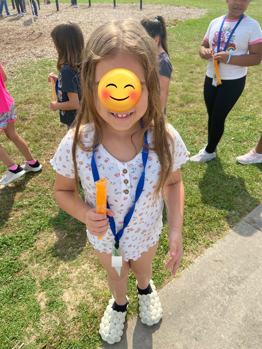 We had a Popsicle celebration today for reading all the books on the Leaping Lizard list! 🐬💚🦎📚 @duryeaschool @CyFairLibraries