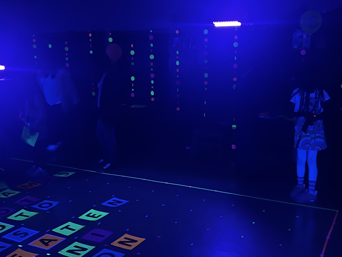 RPCS Literacy &amp; Art Night! The best way to play scrabble! ⁦<a href="/Gerald_Fitzhugh/">Gerald Fitzhugh II, Ed.D. 👌🏾♦️👌🏾♦️KAY</a>⁩ ⁦<a href="/debraprinc/">debra joseph-charles</a>⁩ ⁦<a href="/ops_district/">Orange Public Schools</a>⁩