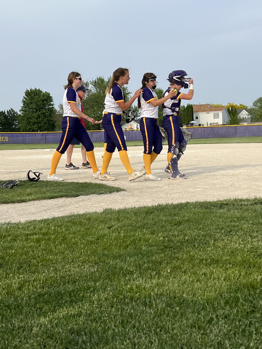 BHSBUCletics's tweet photo. BHS excited to host the @IHSAState 🥎 3A Regionals!
Game 2:
•🟣🟡@BHSBUCletics defeats 🔵🔴@BNHSSports, 5-2, and advances to Saturday
Championship - Game 3:
•🟣🟡@BHSBUCletics vs 🔵🟡@shs_gldnwarrior
•Saturday, May 27th, at 12:00 PM
#bucpride 
#BleedPurpleLiveGold
#IHSA https://t.co/rPZZF4cI17