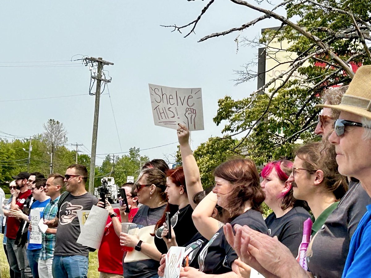 Hadley is a UNION TOWN! 📢💪
Thank you so much to everyone who came out in support of our organizers and union efforts! Knowing all of you have our backs makes tomorrow seem like a cakewalk

 #unionyes #electionrally #unionize