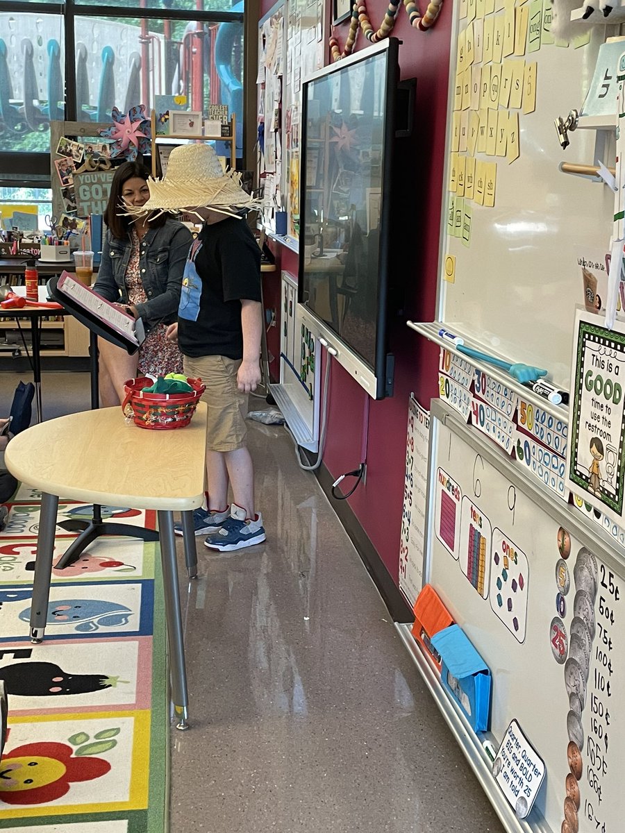susan_trella's tweet photo. Community speeches in first grade today! We researched and wrote about the special helpers in our community. Thank you for all you teach us and do for us. #PrideInAllThings #SLCSuperstars #HappyToBe https://t.co/4nnvNyibyf
