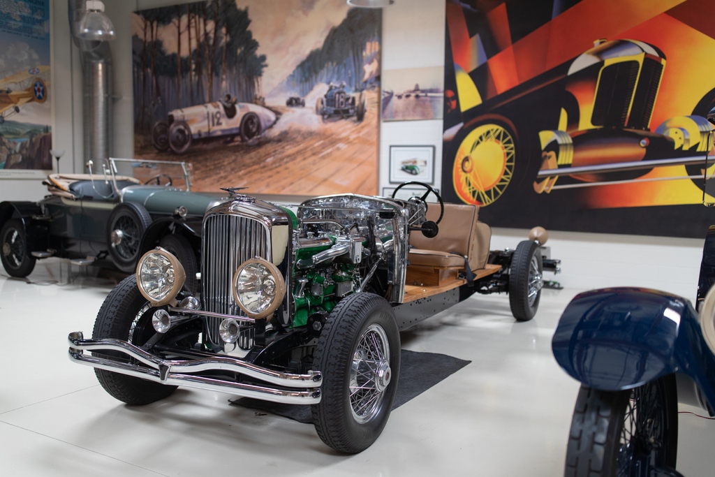 lenos_garage's tweet photo. This Duesenberg Model J has a massive 7L Straight-8 Cylinder. 

#LenosGarage #JayLenosGarage #LenosCarCare #AutoDetailing #Duesenberg #ModelJ https://t.co/p4aPr9NHcK