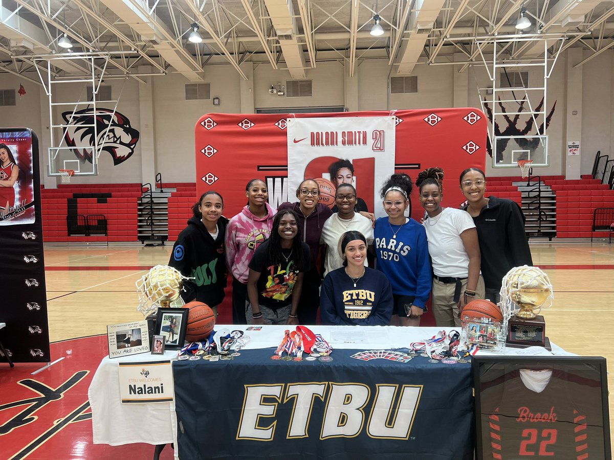 Congrats to 2 of our seniors signing to compete at the next level! 
<a href="/jadellemajor/">Jmajor❤️</a> will be running track at Bluefield State University
<a href="/Nalanismithh/">nałani smith</a> will be playing basketball at East Texas Baptist University
We are so proud of you both!!
🅱️