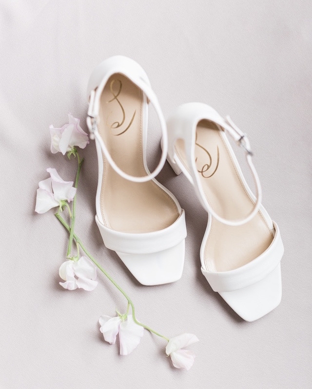 ariana_n_photo's tweet photo. When love meets exquisite shoes.
#ariananicolephoto #travel #travelphotographer #destinationweddingphotographer #destinationwedding #travelmore #worryless #gettingmarried #engaged #letsgetmarried #ColoradoPhotographer #ColoradoWeddingPhotographer #ColoradoBride #TexasWedding https://t.co/LUmspaSh9w