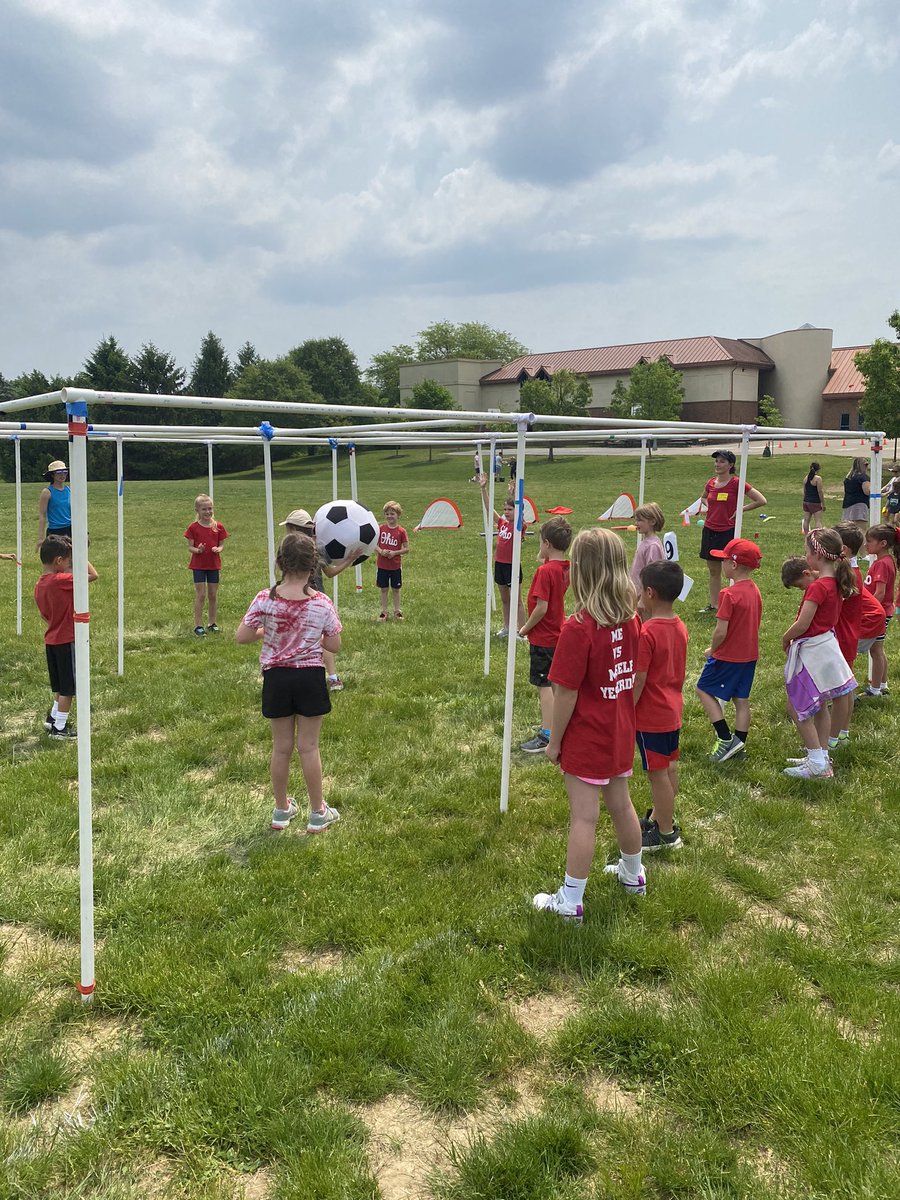 Catherine Farny tweet media