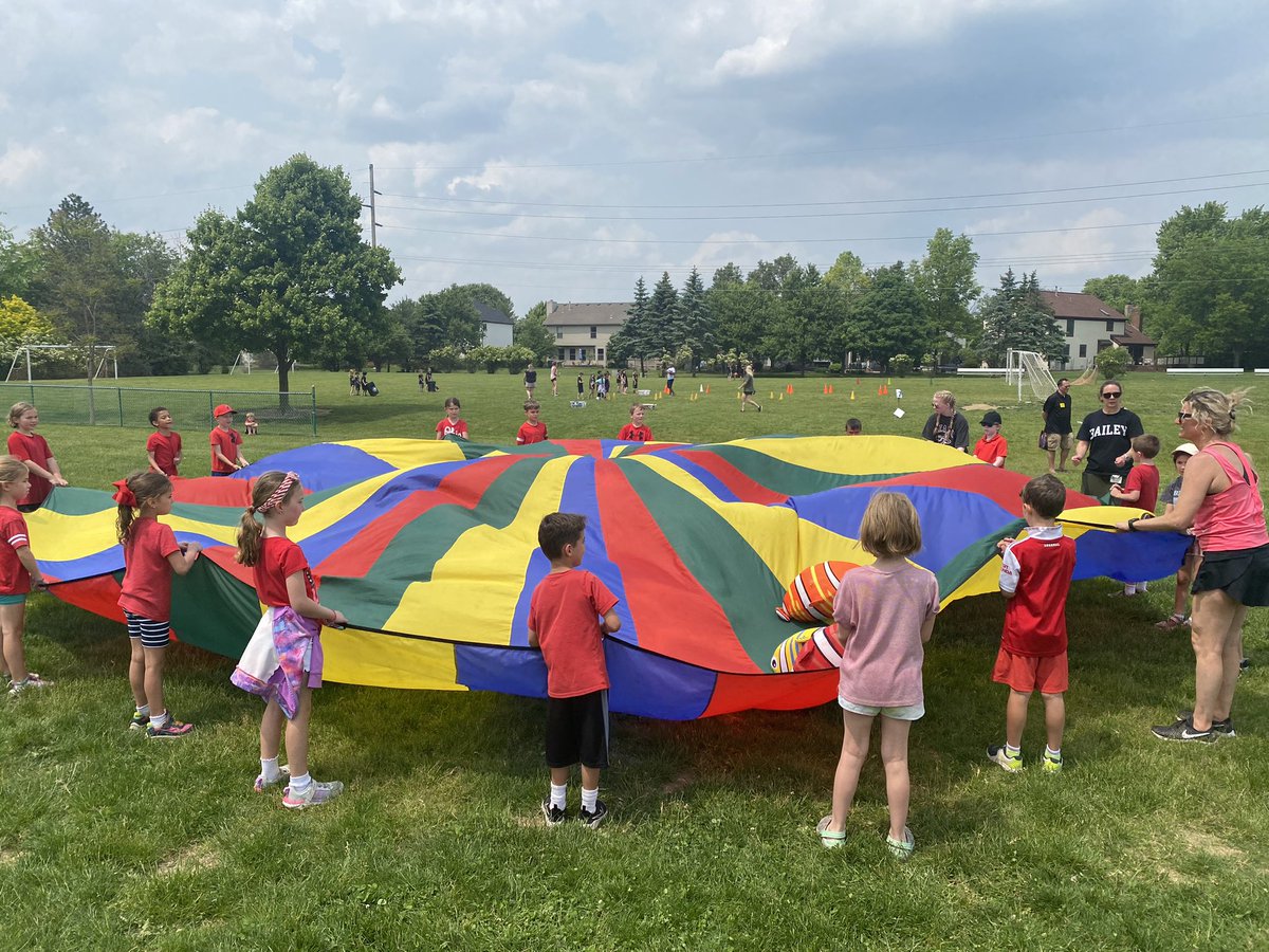 Catherine Farny tweet media