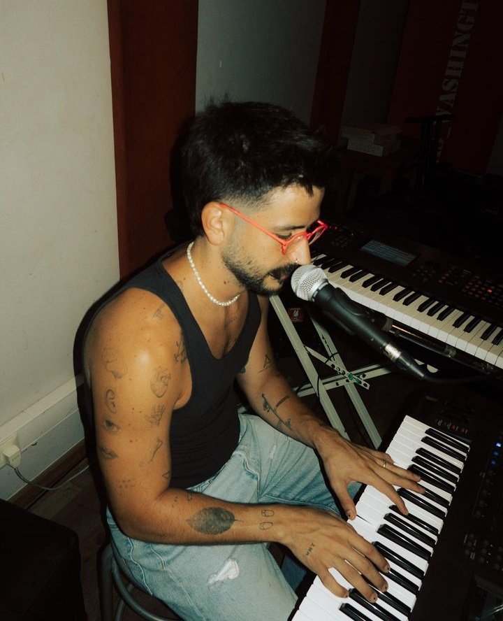 indcnco's tweet photo. 10 formas de decir “te amo” con canciones de Camilo, abro hilo; https://t.co/Pue2Unt8fm