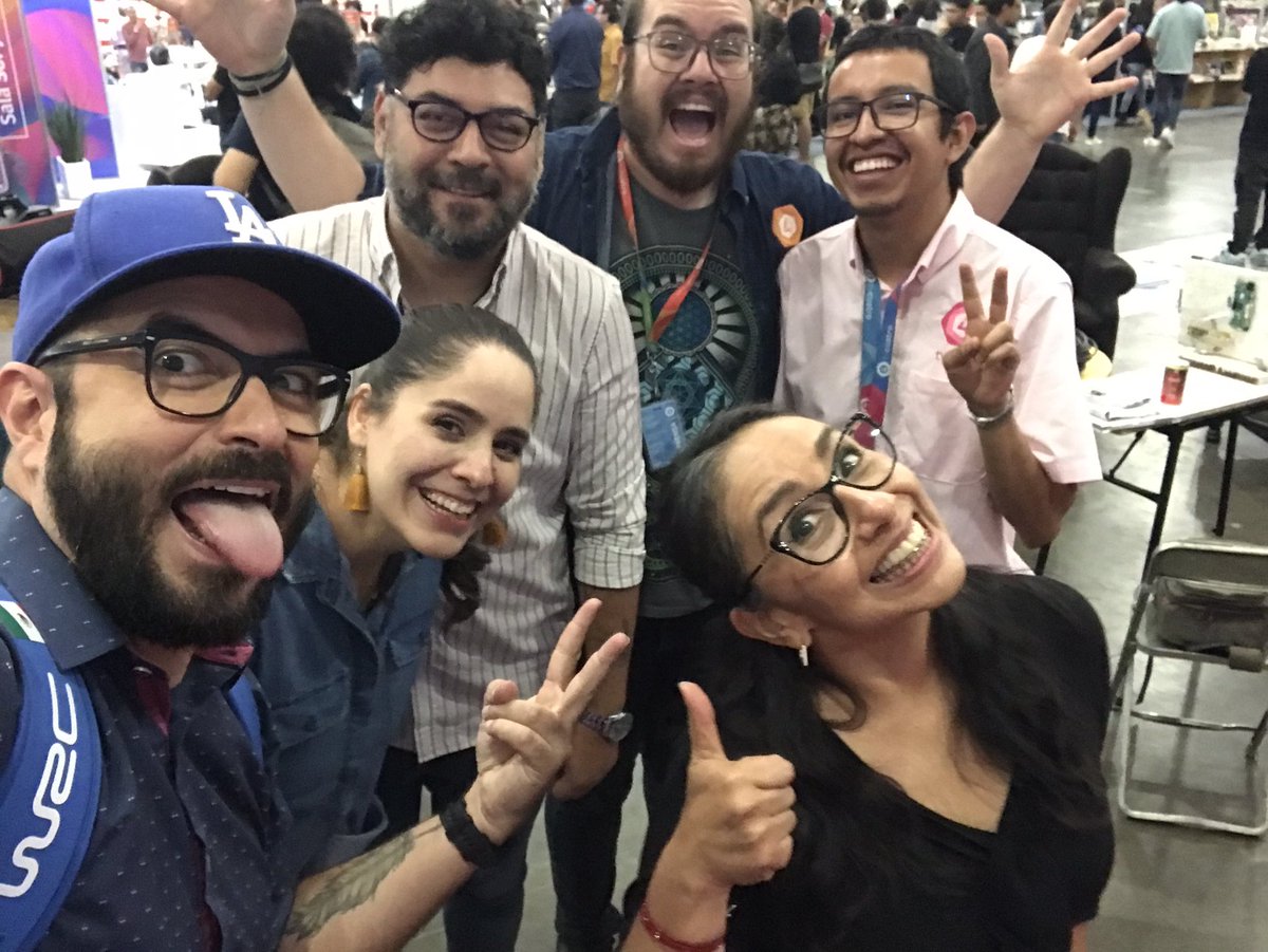 adriserandis's tweet photo. Muchas gracias @FenalMX por todo! ❤️
La hemos pasado increíble con tantos autores, libros, lectores e historias. 
Mil gracias querido  @eaguirrevega por tu valiosísima gestión 👏👏👏👏👏👏👌👌👌👌👌@jjelement @clacee75 @bizzarreitor y yo, te estamos muy agradecidos 🙏. https://t.co/67q8aTZN22