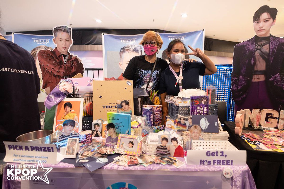 ChillinwithSuk's tweet photo. [KOSMOS 2023]

Our booth from the last #KOSMOS2023 for Treasure Makers ✨

Once again we are very much thankful for visiting and supporting us. Hope we made you happy from the freebies and the experience. Let's meet each other again next time!!💜

Photo Credits: @kpopconph 
#TREASURE #트레저 #トレジャー