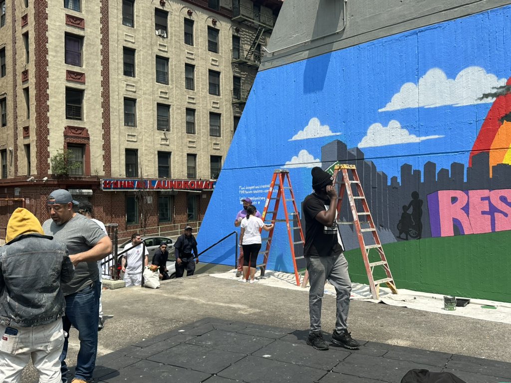 DC9_IUPAT's tweet photo. As part of our training, DC 9 apprentices have the opportunity to train on community projects like this mural in the Bronx. DC 9 is proud to be a part of this effort. Thank to all the apprentices and staff that helped get this done! #community #partnershipworks #UNIONSTRONG #1u https://t.co/gczfgjCvZ8