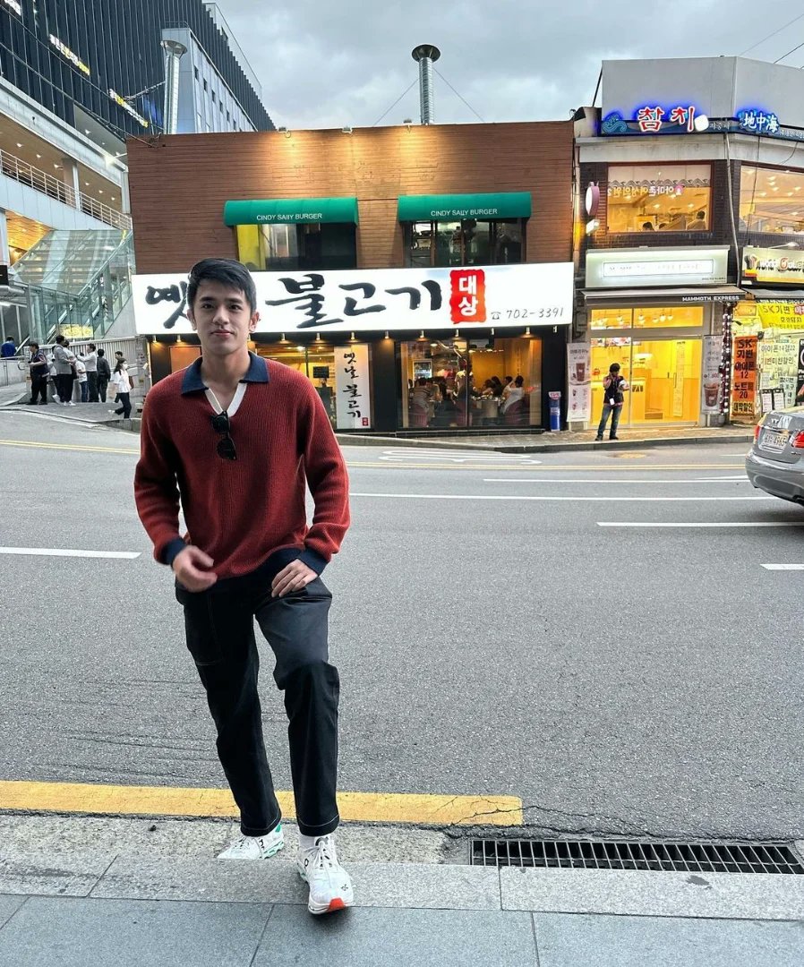 Sparkle_GMA's tweet photo. David Licauco is one handsome ginoo as he explores Seoul ✨️❤️

#DavidLicauco https://t.co/qjxDT49ctw