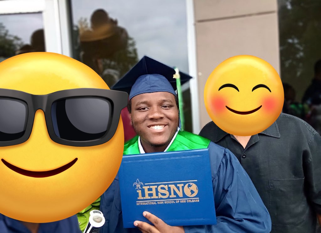 no_zeke_'s tweet photo. Sooo I graduated 😁 https://t.co/hOUtyRhoxa