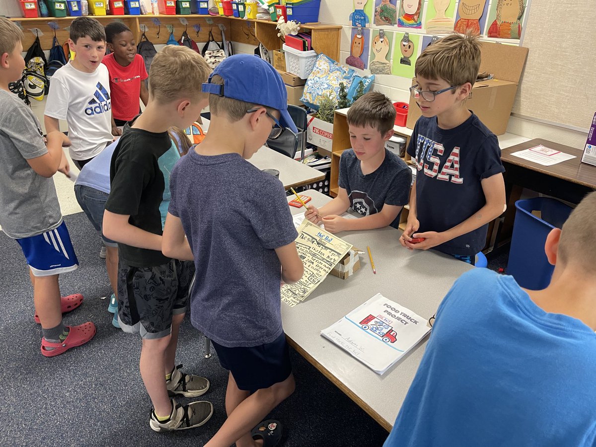 Next we got to be customers at Miss Noll friends’ food trucks!