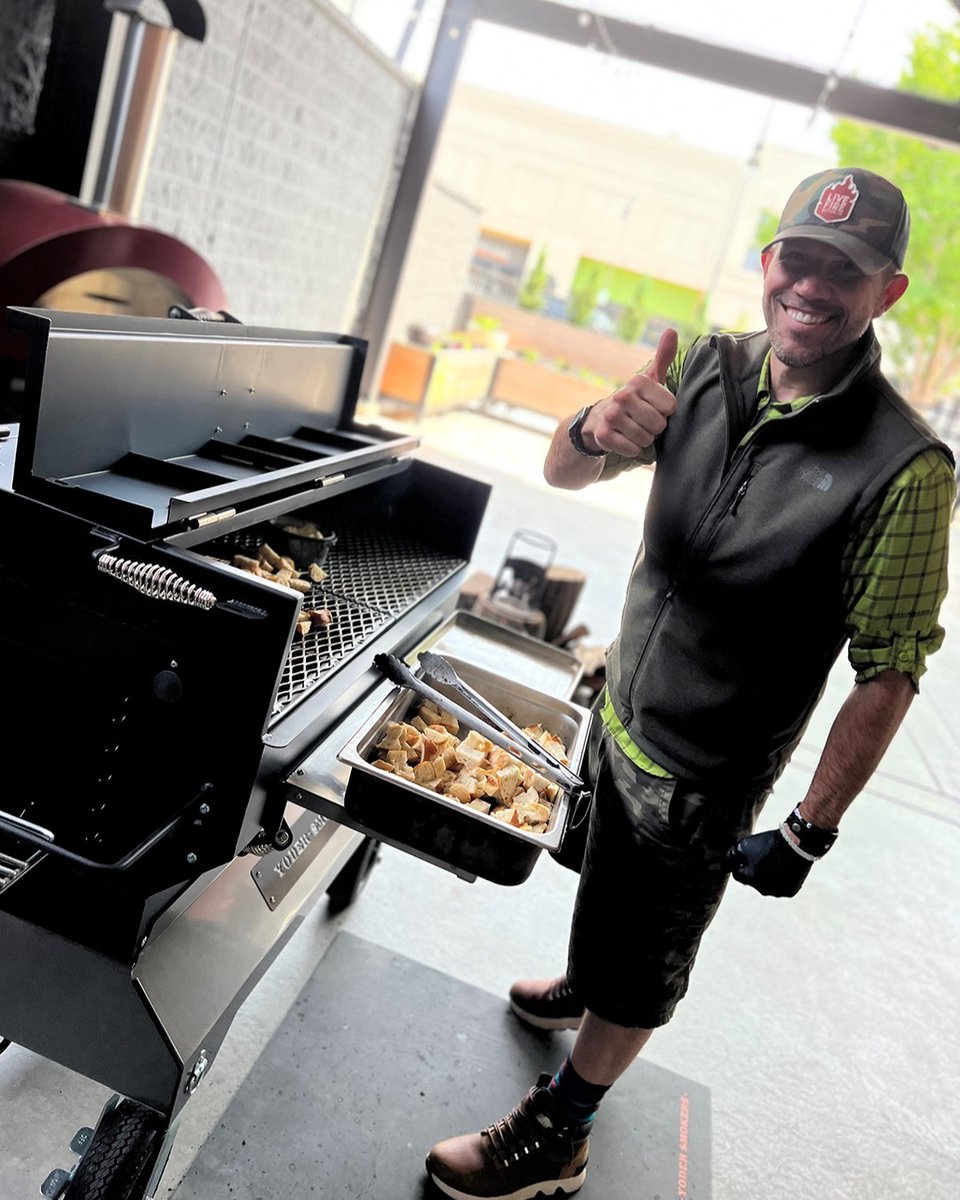 yodersmokers's tweet image. Last weekend Live Fire Republic threw down on a Yoder Smokers Flat Top Charcoal pit  for a small group of folks in Wichita. Here&apos;s a peek of that cook in action!
.
#yodersmokers #teamyoder #bbq #barbecue #grill  #backyard #outdoors #cookout #yummy #americanmade #charcoal