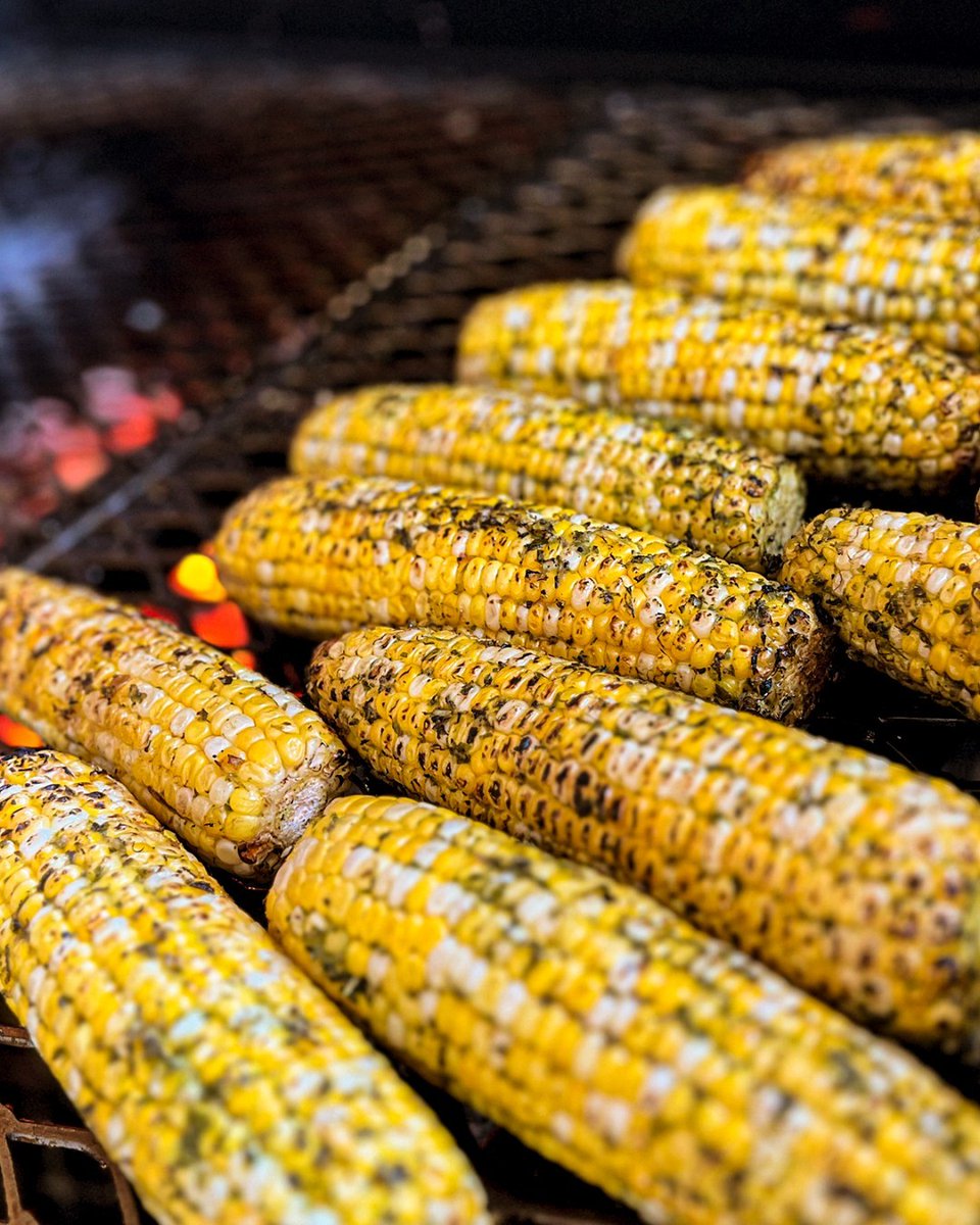 yodersmokers's tweet image. Last weekend Live Fire Republic threw down on a Yoder Smokers Flat Top Charcoal pit  for a small group of folks in Wichita. Here&apos;s a peek of that cook in action!
.
#yodersmokers #teamyoder #bbq #barbecue #grill  #backyard #outdoors #cookout #yummy #americanmade #charcoal