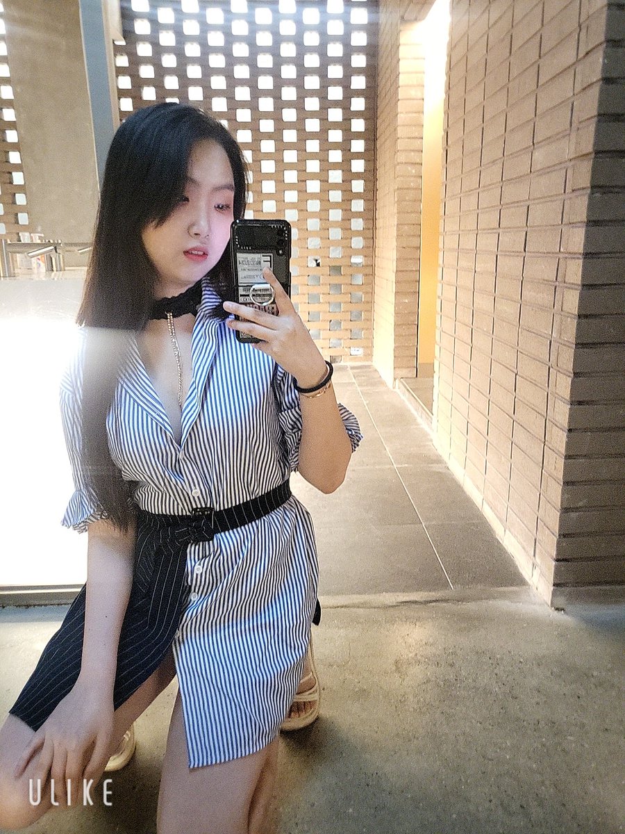 jayarin_'s tweet photo. 폰케이스 바꾸니까 셀카가 좀 더 나아 보이는 기분..

근데 그래도 여전히 셀고 ㅠ 다들 어케 가운데 있어? https://t.co/s9fC8gOU1n