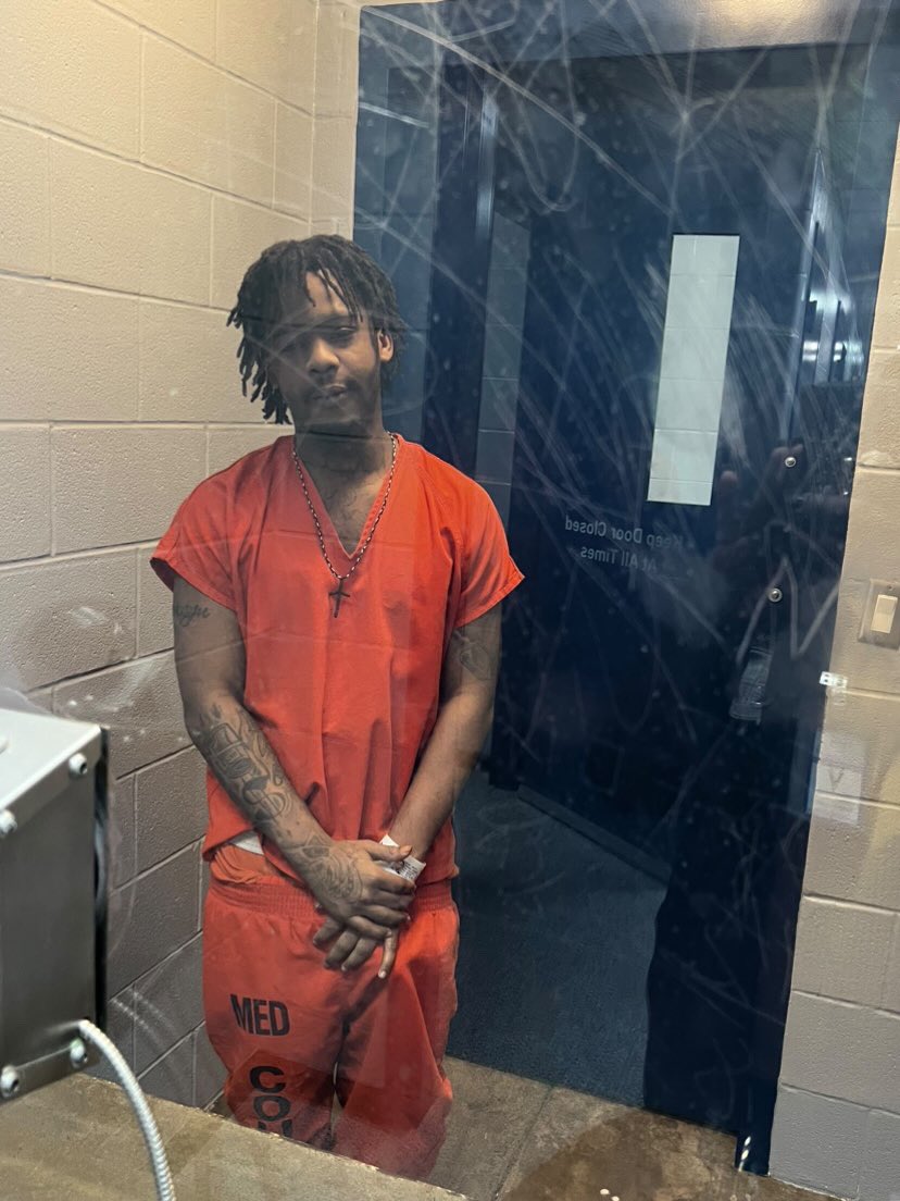 _officalfred's tweet photo. i left the streets in a patty wagon 🚔 but i’m coming home gettin right too it 💰⛹🏽‍♂️ #BIGHOODRICH🏋🏾 https://t.co/DJ5HC78exa