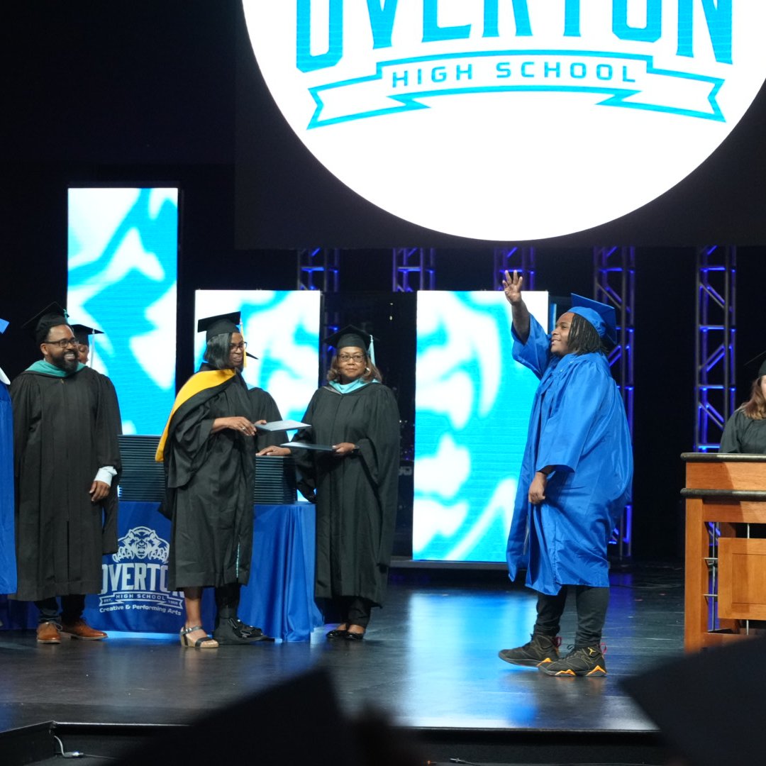 MSCSK12's tweet photo. From caps and gowns to diplomas in hand, we're proud to showcase some of the best moments from today's graduation ceremonies. Congratulations class of 2023!
🔹Memphis Virtual School
🔹Overton High School
#WeStandOut https://t.co/RYGHq4iU8g
