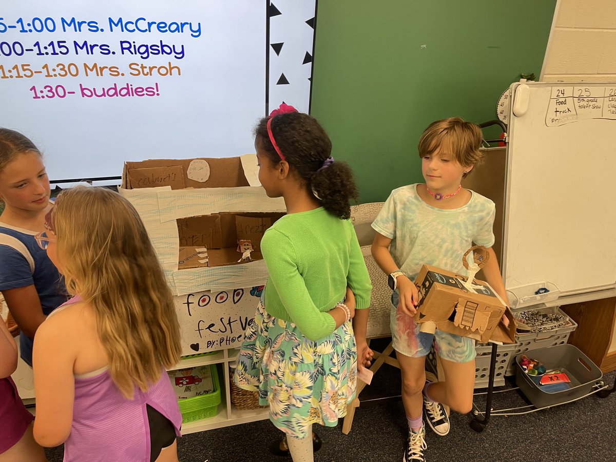 lvs2teachmc's tweet photo. Placing orders at Miss Mead’s students food trucks next! https://t.co/tgR2kmQvso