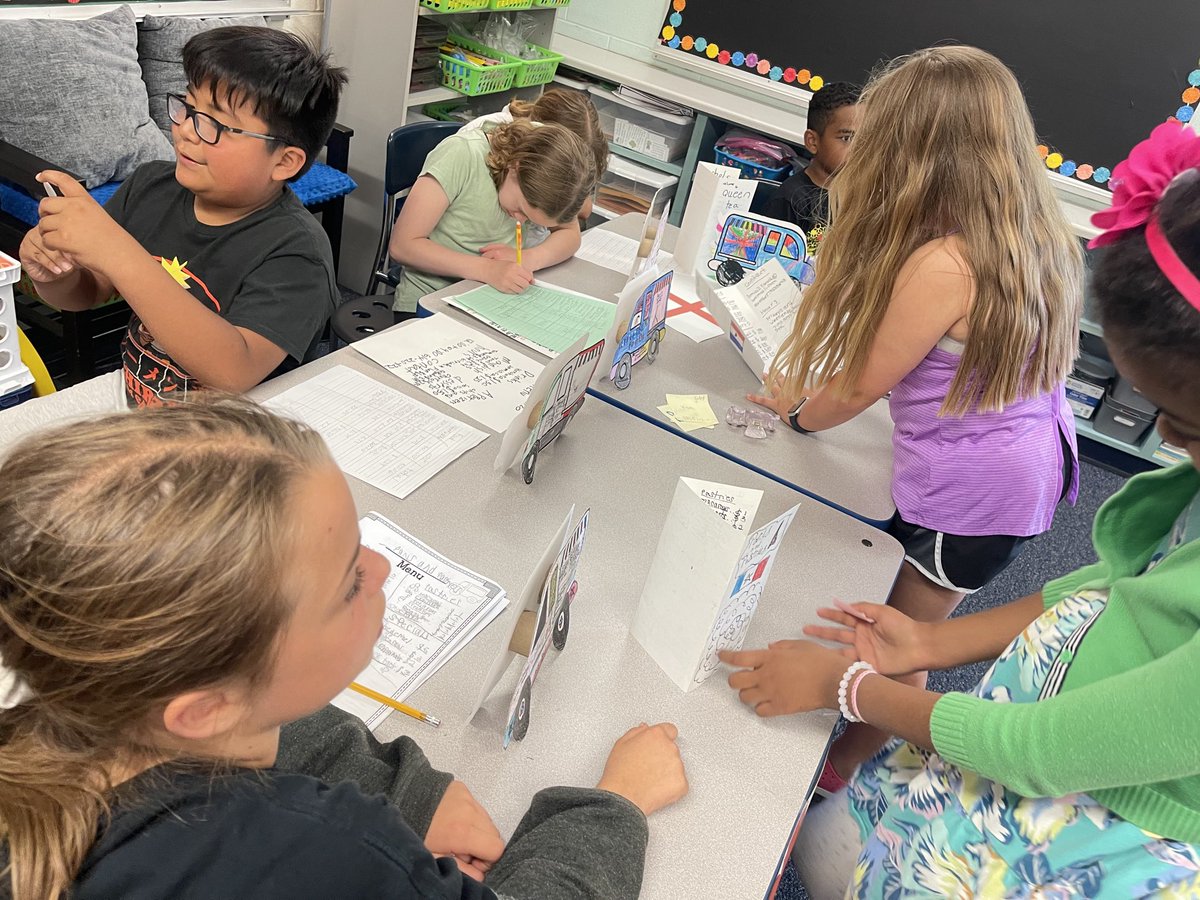 Placing orders at Miss Mead’s students food trucks next!